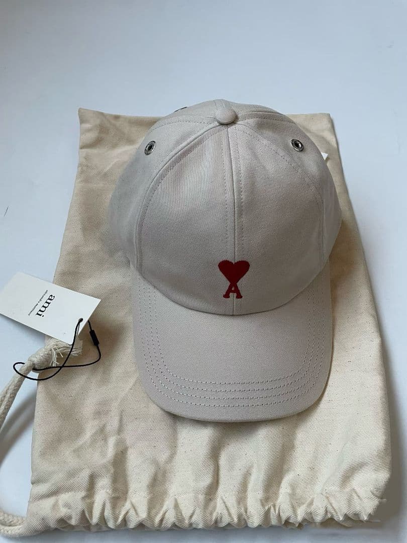 AMI ベージュ ハート刺繍キャップ ベージュ キャップ ユニセックス