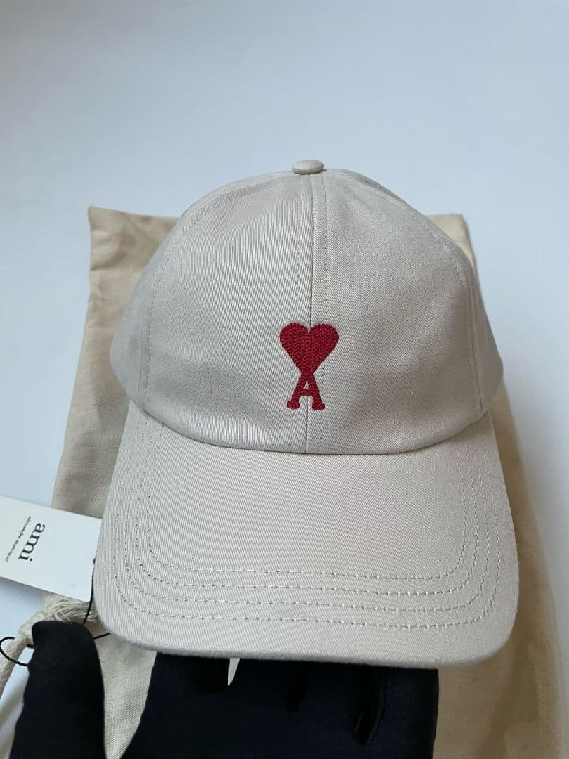 AMI ベージュ ハート刺繍キャップ ベージュ キャップ ユニセックス