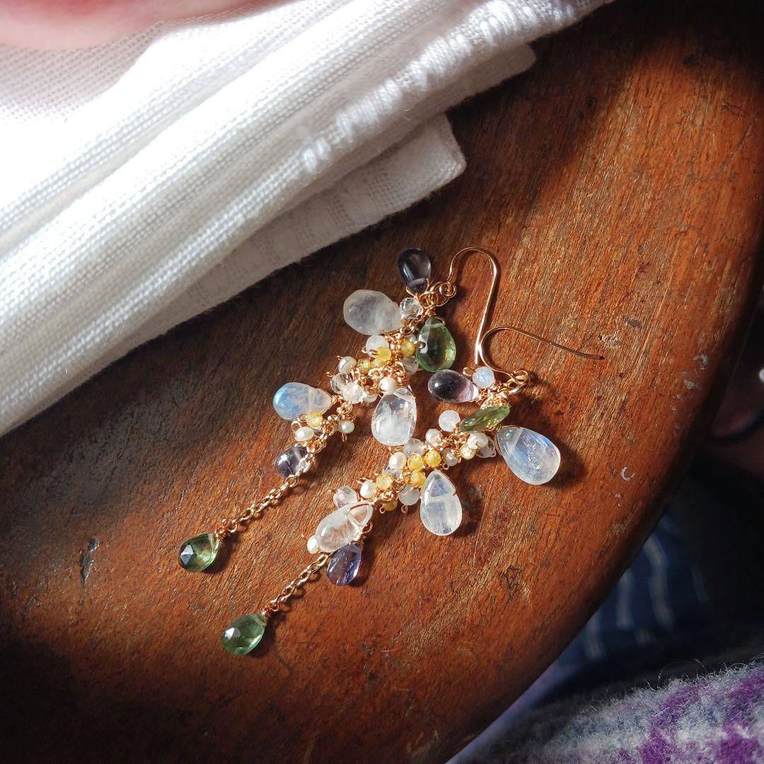 ヴィオレッタ様現品限り春色　白椿色のピアス　14kgf