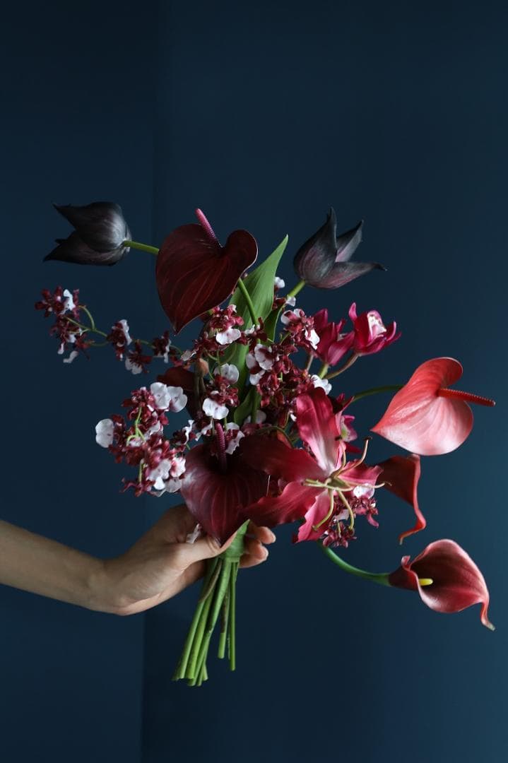 黒チューリップ　大人ブーケ　ワインレッドのブーケ　シック　ウエディングブーケ