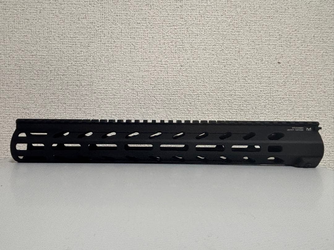 実物　UTG PRO ARWEN M4用ハンドガード ブラック