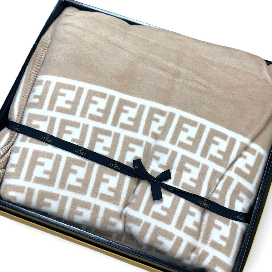 未使用 FENDI フェンディ 綿毛布 ベージュ 140×210 ロゴ FF