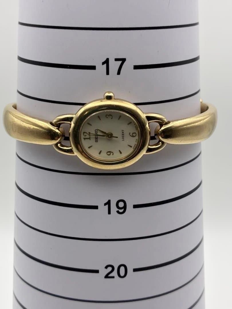 セイコールーセント腕時計　ゴールド　クオーツ　バングルタイプ　レディース　稼働