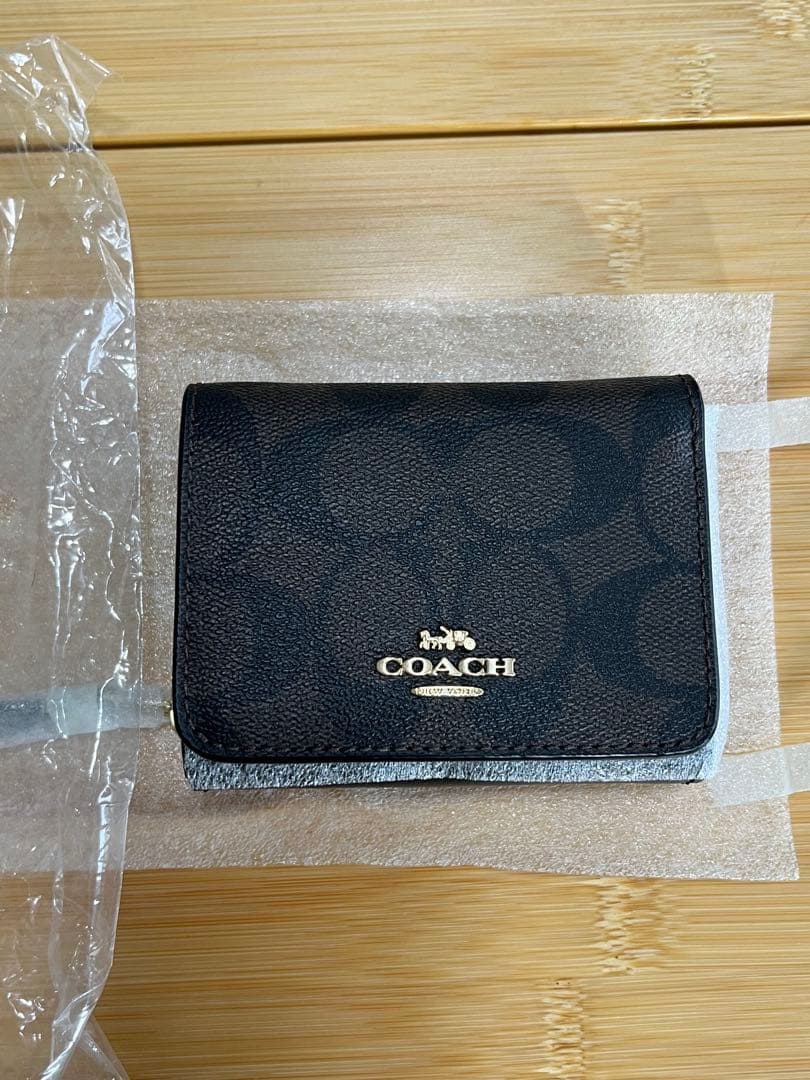 [新品未使用❤️】COACH（コーチ）折りたたみ財布／ケース付き