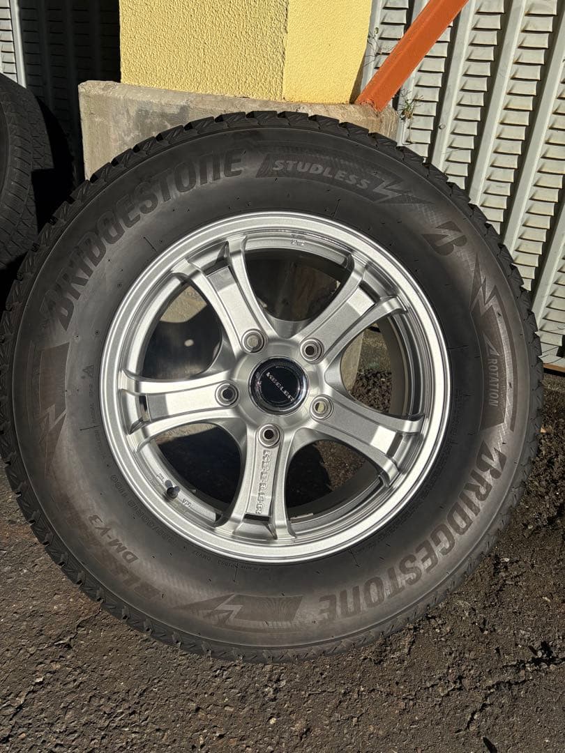 ランドクルーザー スタッドレス　ホイール付き