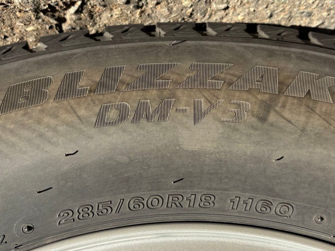 ランドクルーザー スタッドレス　ホイール付き