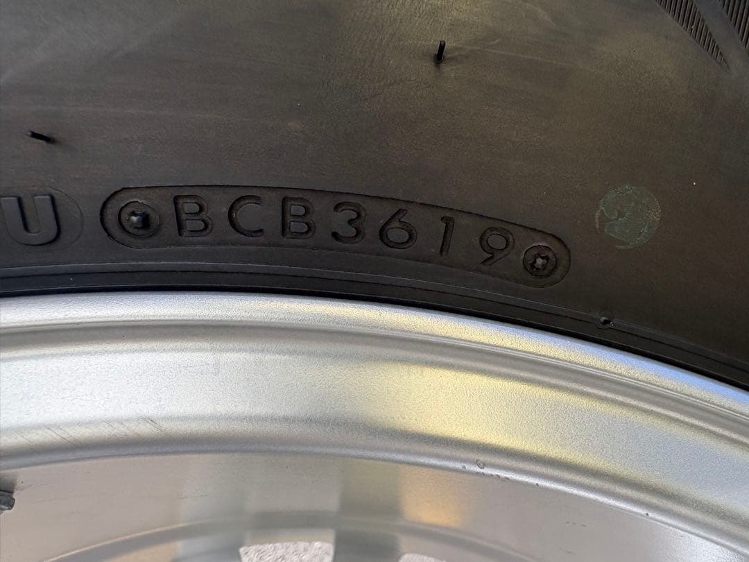 ランドクルーザー スタッドレス　ホイール付き