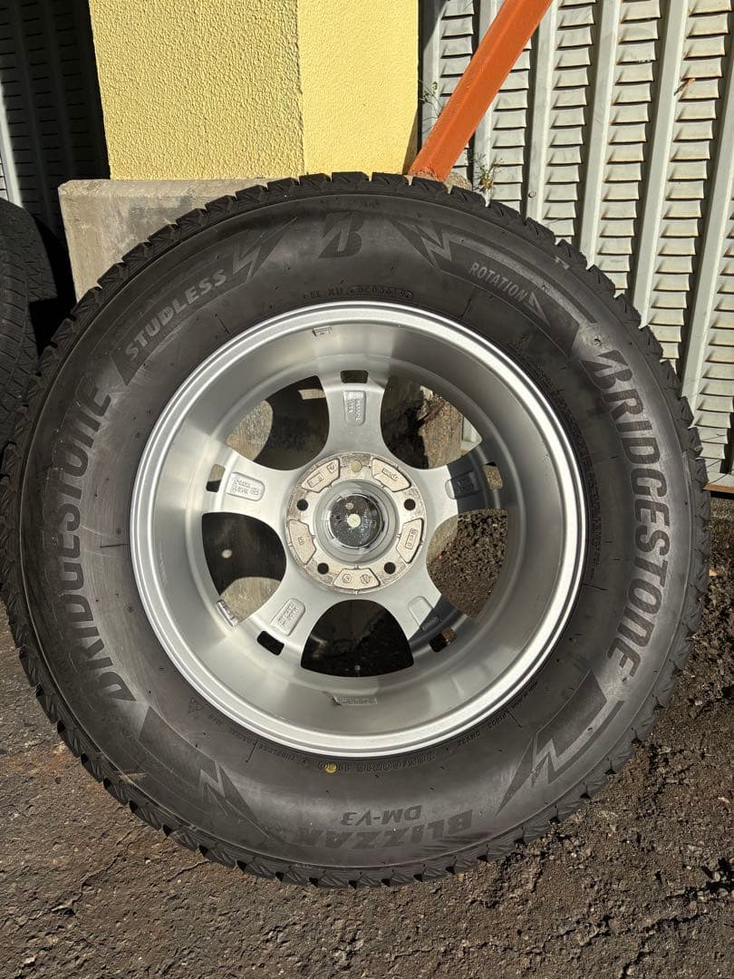 ランドクルーザー スタッドレス　ホイール付き