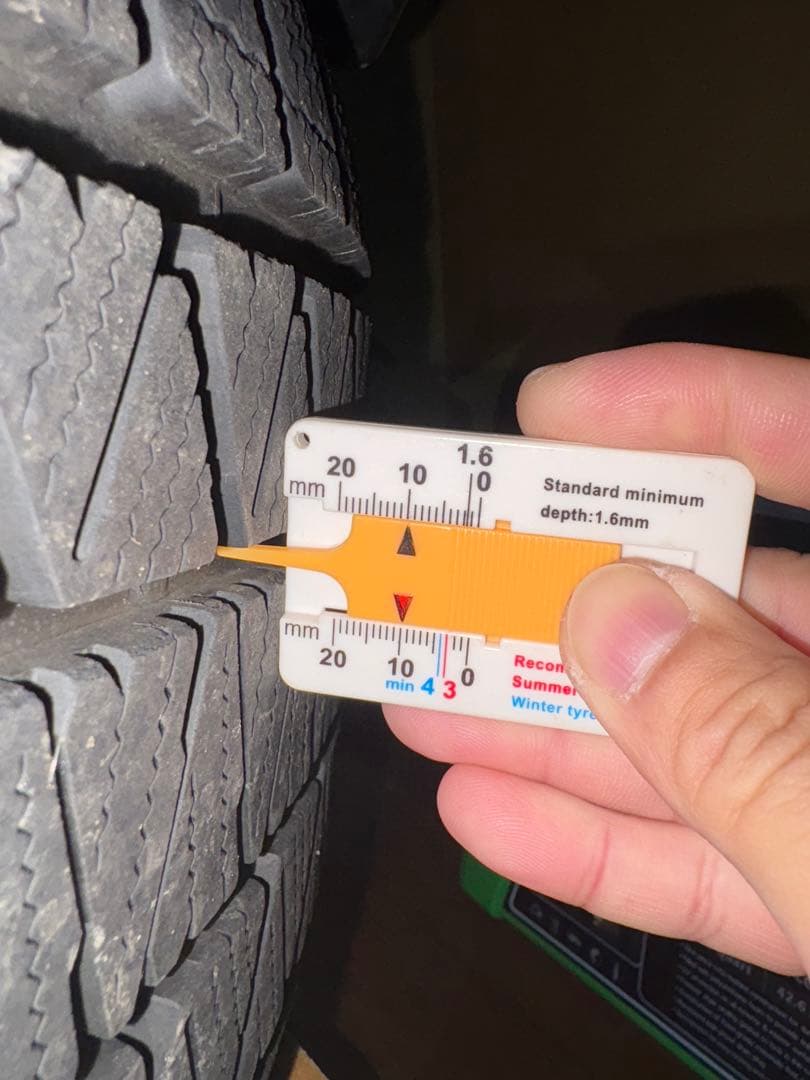 ランドクルーザー スタッドレス　ホイール付き