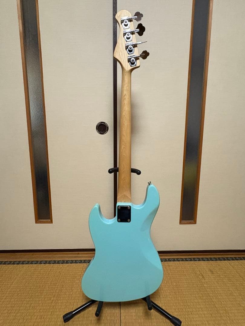 バッカス　BUCCHUS　ジャズベースタイプ　ブルー系