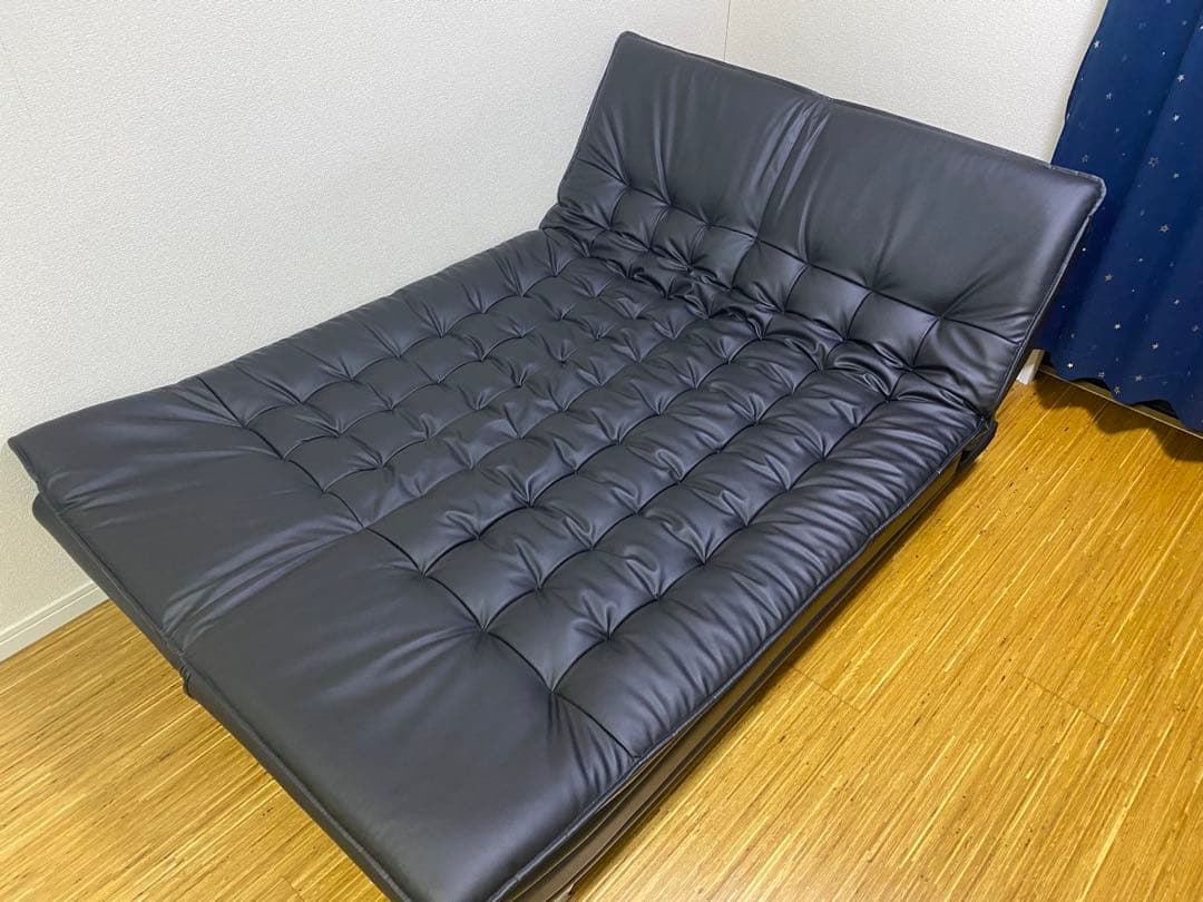 黒色ソファベッド