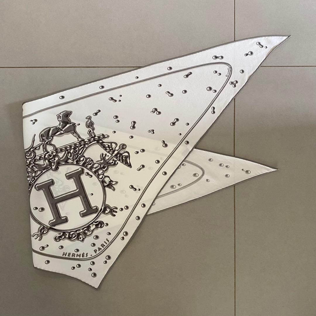 エルメス　スカーフ　トライアングル　銀のしずく