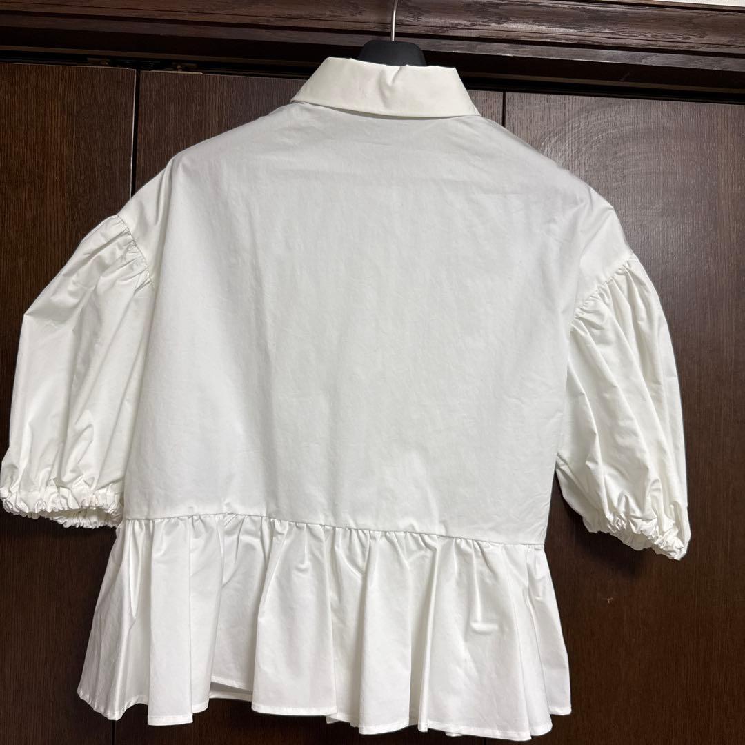 新品未使用　HIANDフリル付きホワイトシャツ