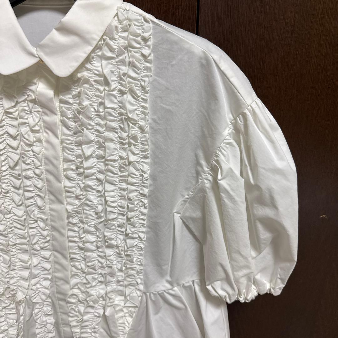 新品未使用　HIANDフリル付きホワイトシャツ