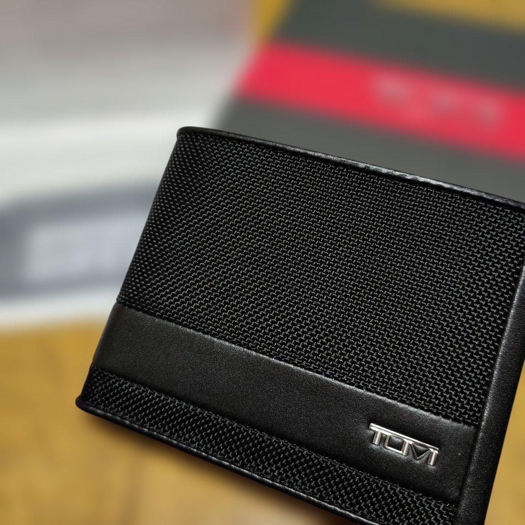 内*和様 『新品』TUMI 二つ折り財布