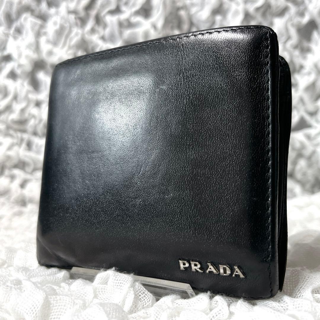 PRADA 黒 二つ折り財布 レザー　プラダ　コンパクト　ウォレット　小銭入れ付