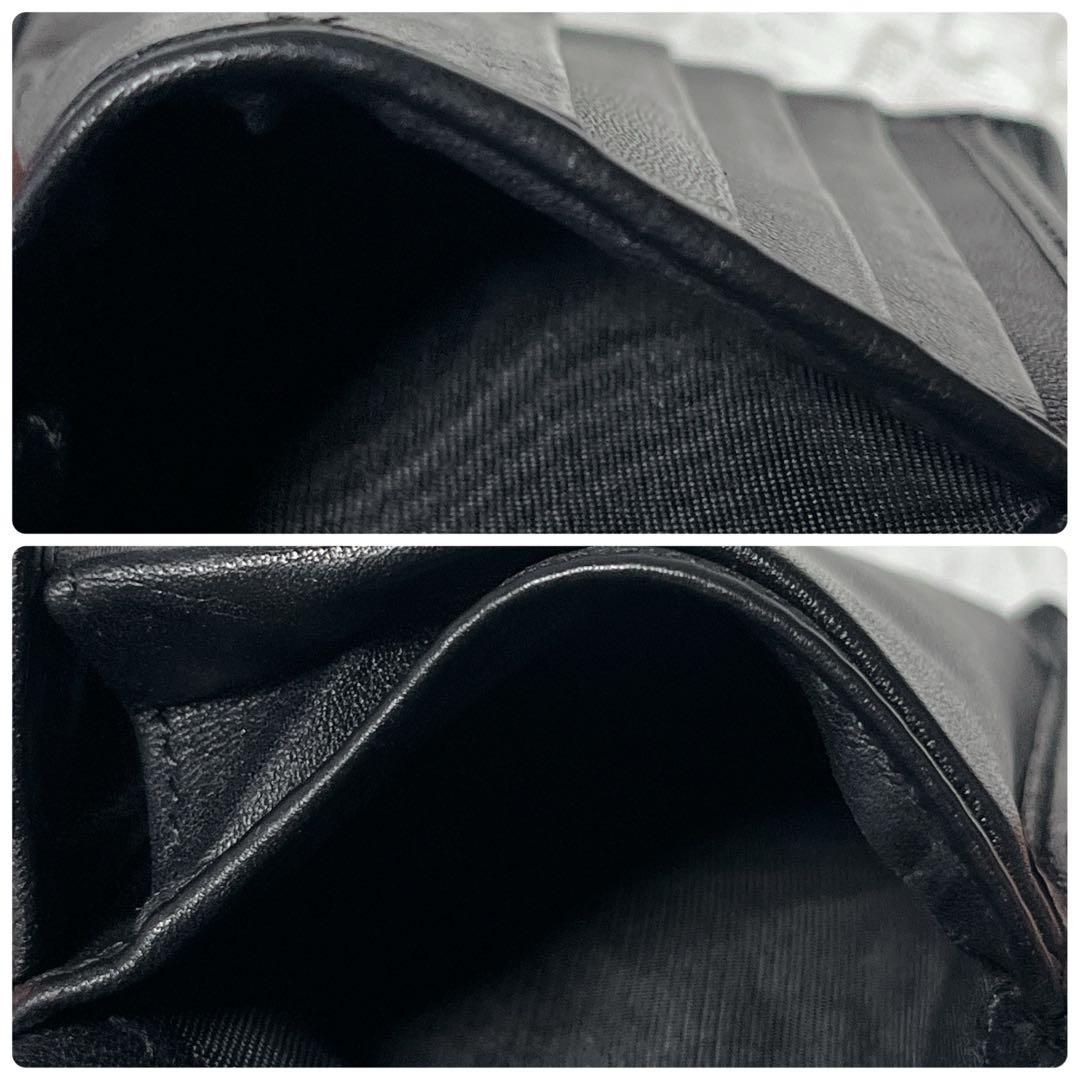 PRADA 黒 二つ折り財布 レザー　プラダ　コンパクト　ウォレット　小銭入れ付