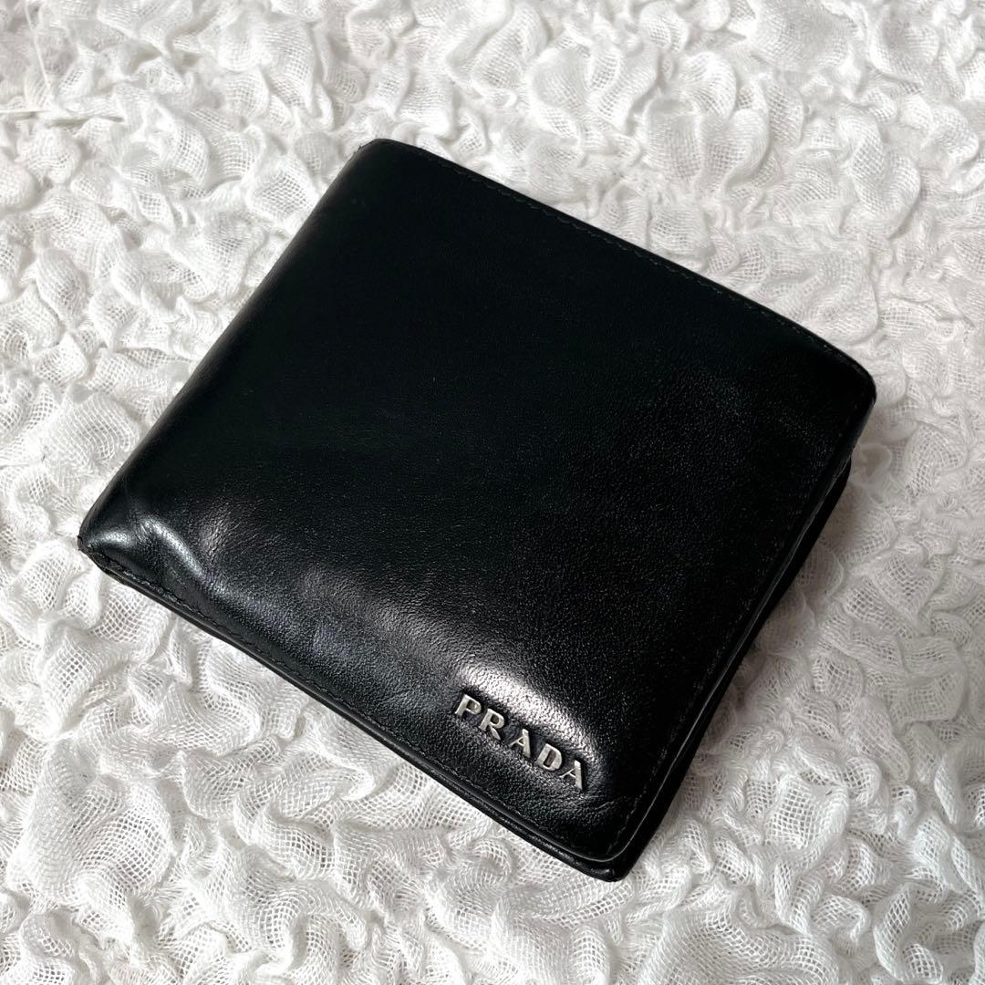 PRADA 黒 二つ折り財布 レザー　プラダ　コンパクト　ウォレット　小銭入れ付