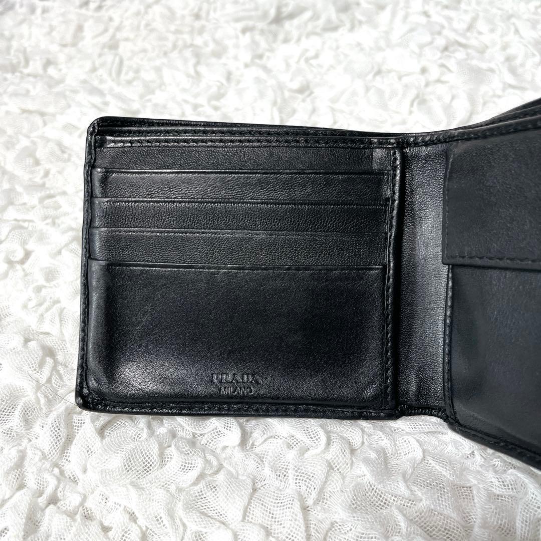 PRADA 黒 二つ折り財布 レザー　プラダ　コンパクト　ウォレット　小銭入れ付