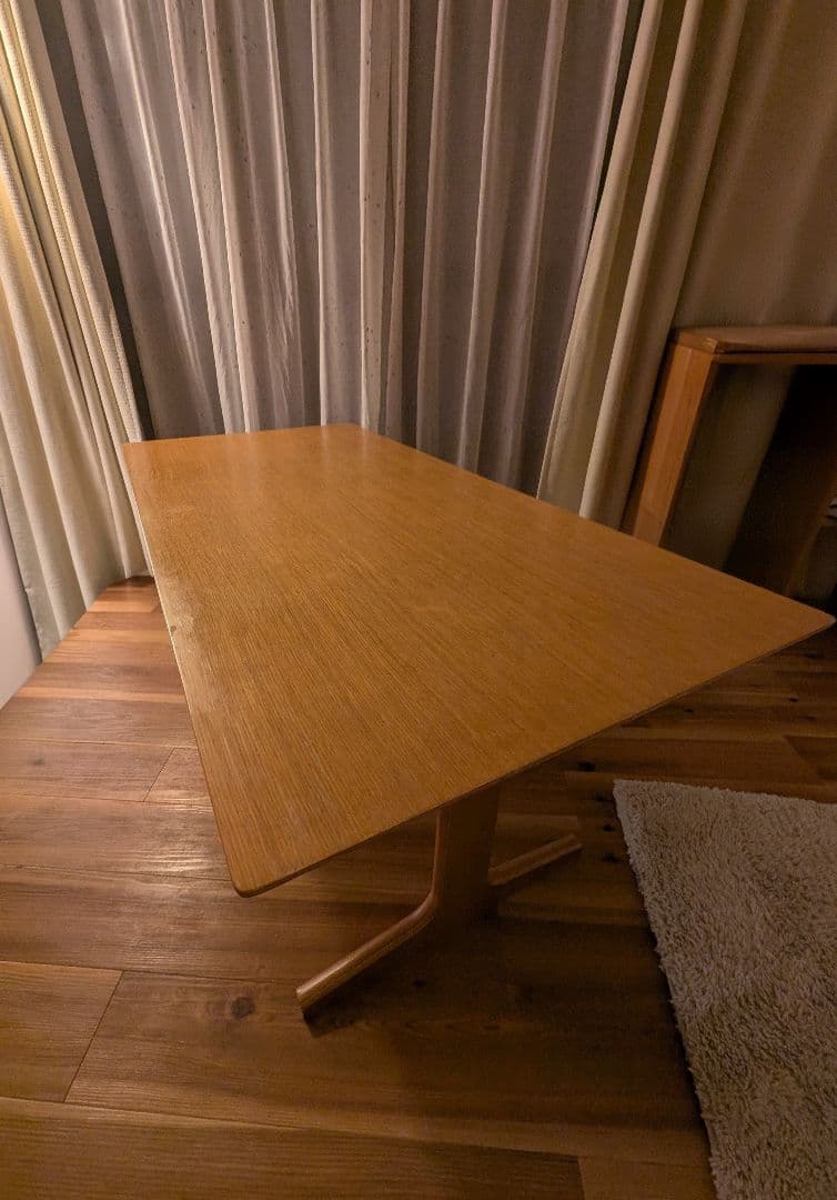 リビングでもダイニングでもつかえるテーブル・ 2・オーク材