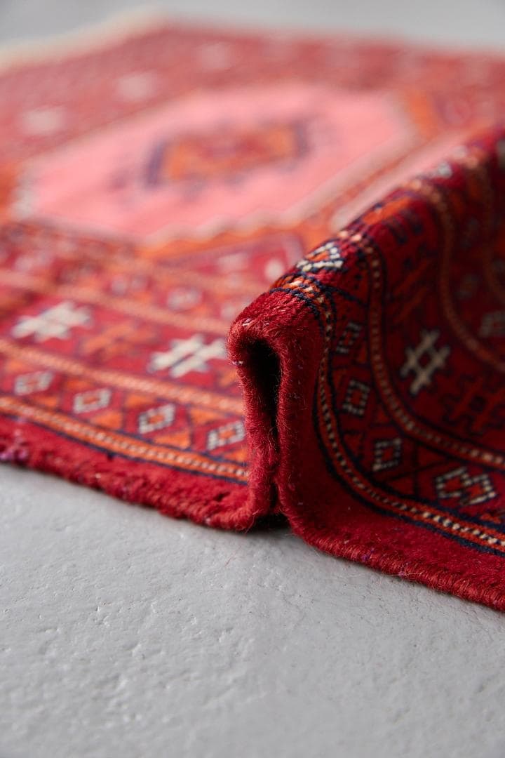 ヴィンテージラグ　トライバルラグ　ラホール産（94×61cm）赤　ピンク　黒
