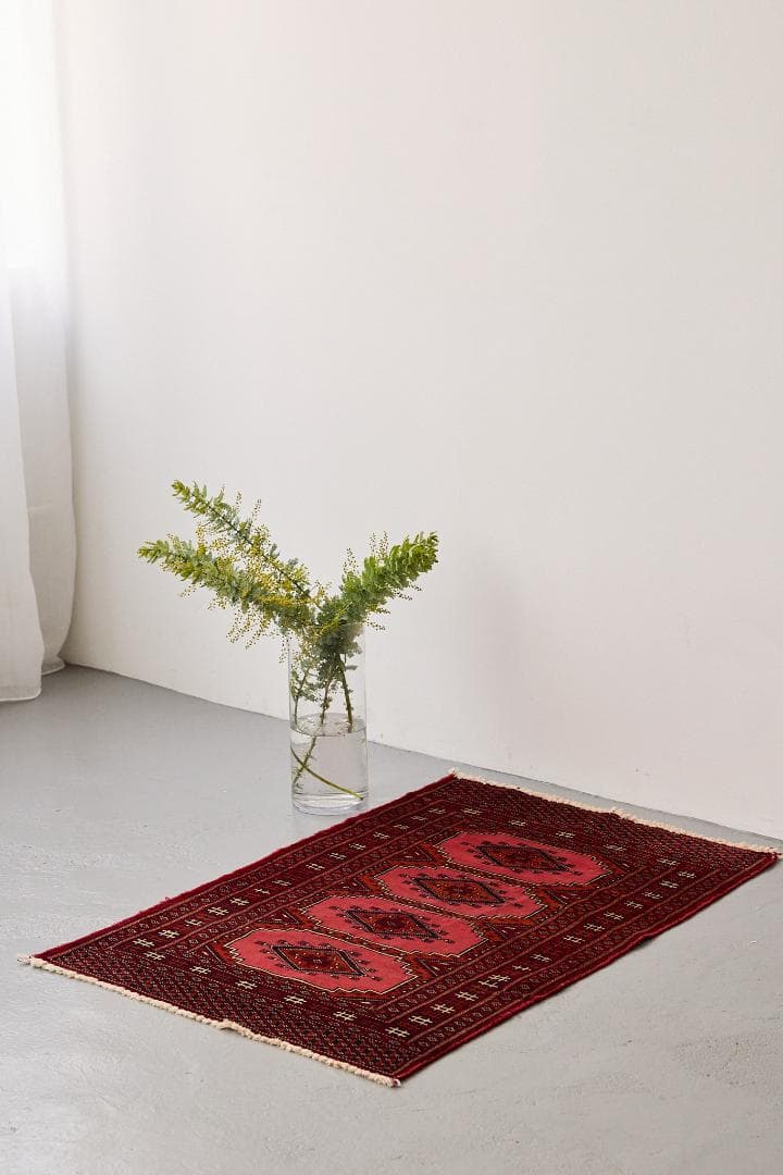 ヴィンテージラグ　トライバルラグ　ラホール産（94×61cm）赤　ピンク　黒