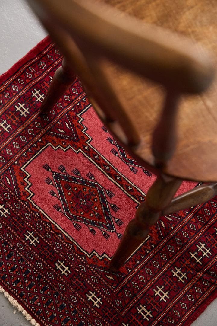 ヴィンテージラグ　トライバルラグ　ラホール産（94×61cm）赤　ピンク　黒