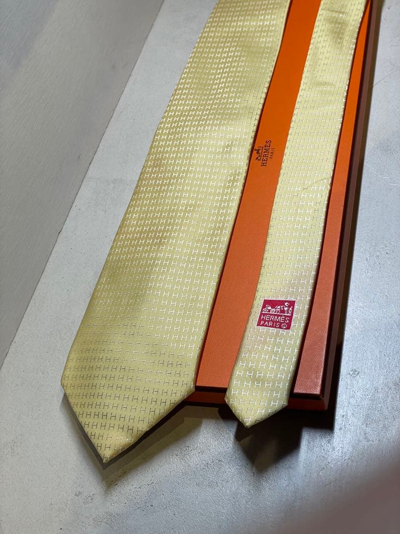 【新品未使用】HERMES イエロー H総柄ネクタイ　シルク100%　成人式向け