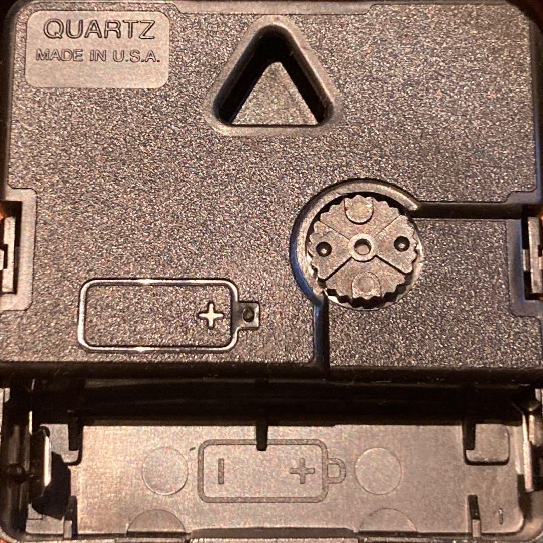 L.L.Bean Country−style wooden wall clock