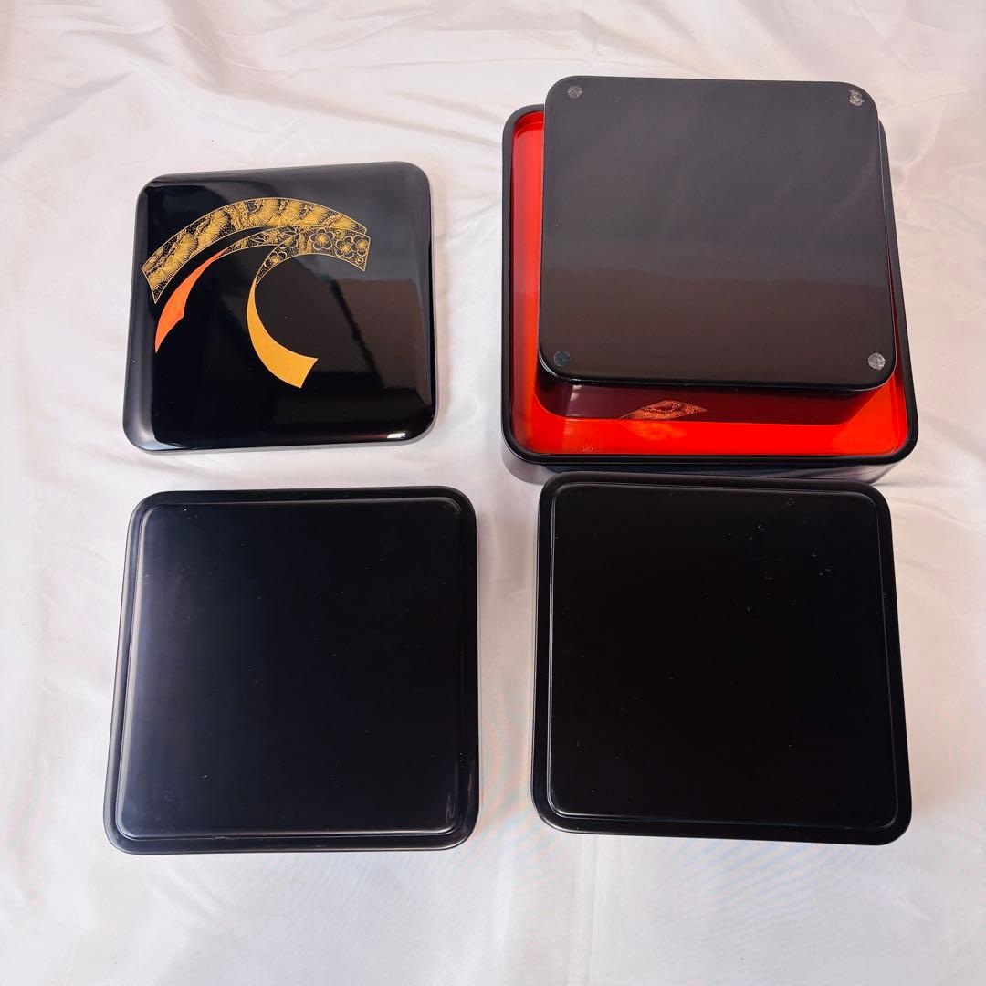 美品 輪島塗 三段重箱 台付き 黒 熨斗 共箱あり 雛祭り お祝い お節 御膳