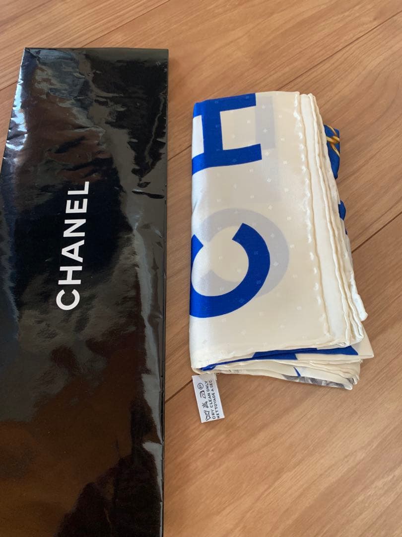 CHANEL　シャネルスカーフ　ココマーク マドモアゼル　絹100%