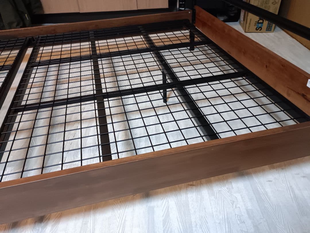 新春セール！札幌市近郊の方限定！送料無料！ニトリ セミダブルパイプベッド ダンテ