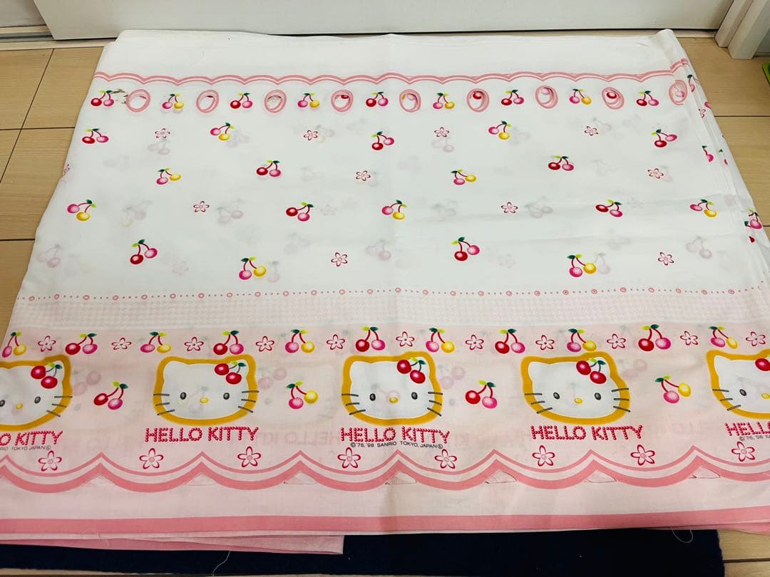 【新品未使用】ハローキティ　さくらんぼ　カフェカーテン　生地　レトロ