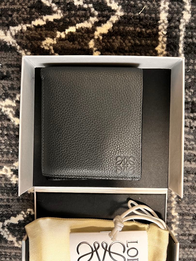 LOEWE 二つ折り財布 グレー 1月8日12時以降早い者勝ち