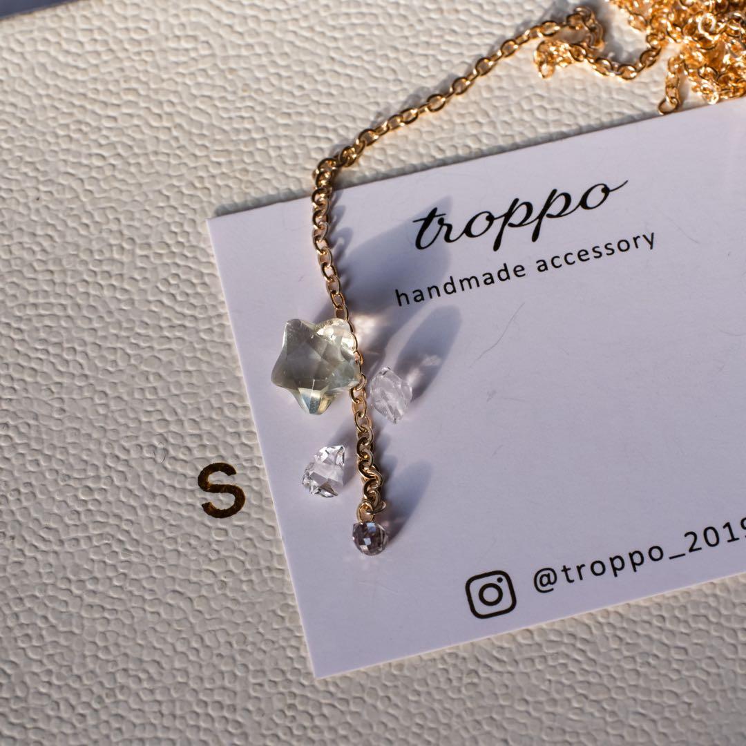 ポメころび ♦︎14kgfスコロライトトライアングルピアス/イヤリング