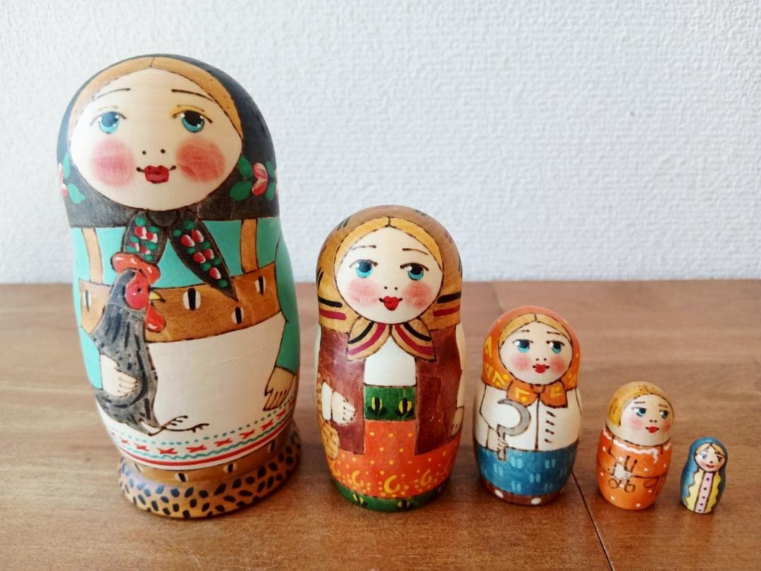 【LYH046】北欧ロシア雑貨 リューバ作のマトリョーシカ　農村一家