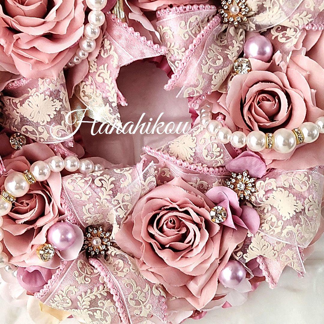 ピンクローズとダマスクリボンのタッセル入豪華リース♪（くすみピンク）