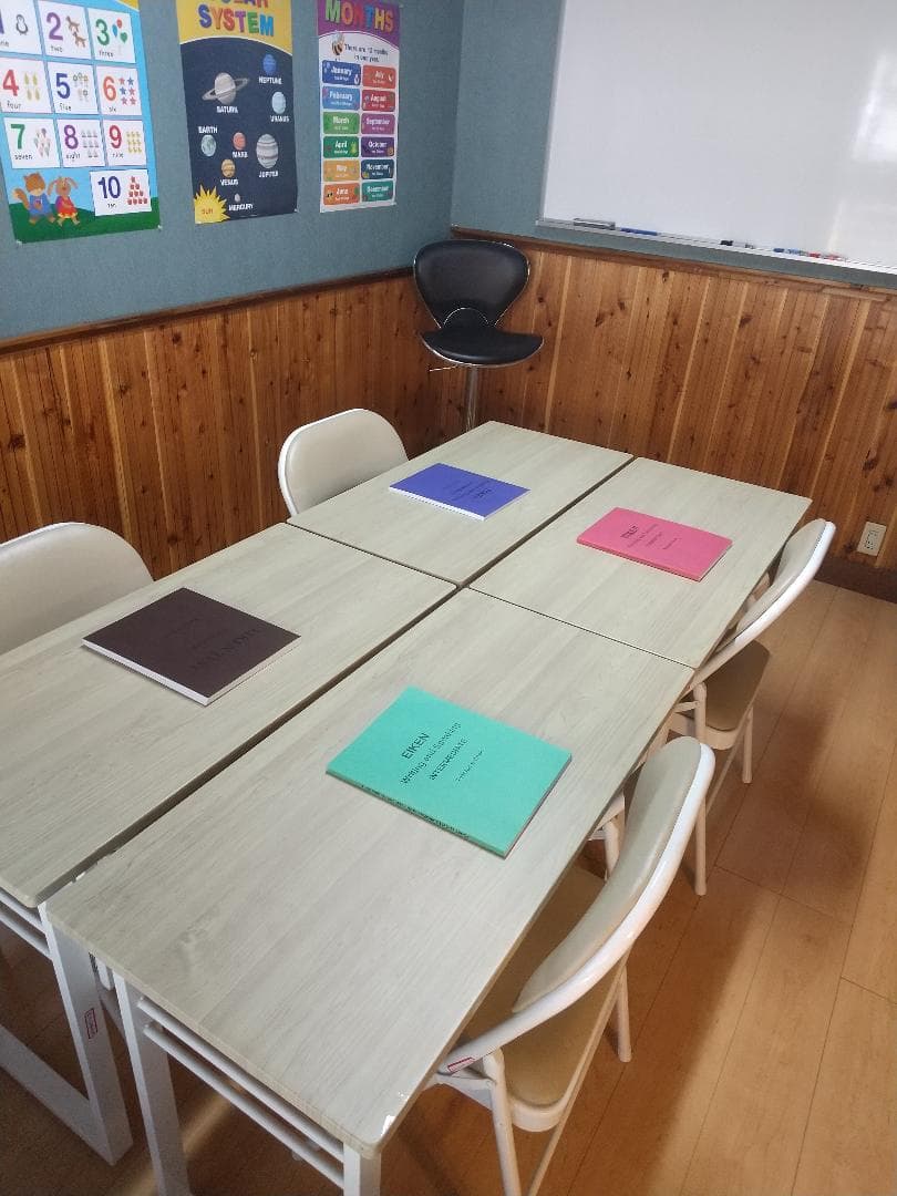事務机・学習机 4 foldable desks and 4 foldable chairs