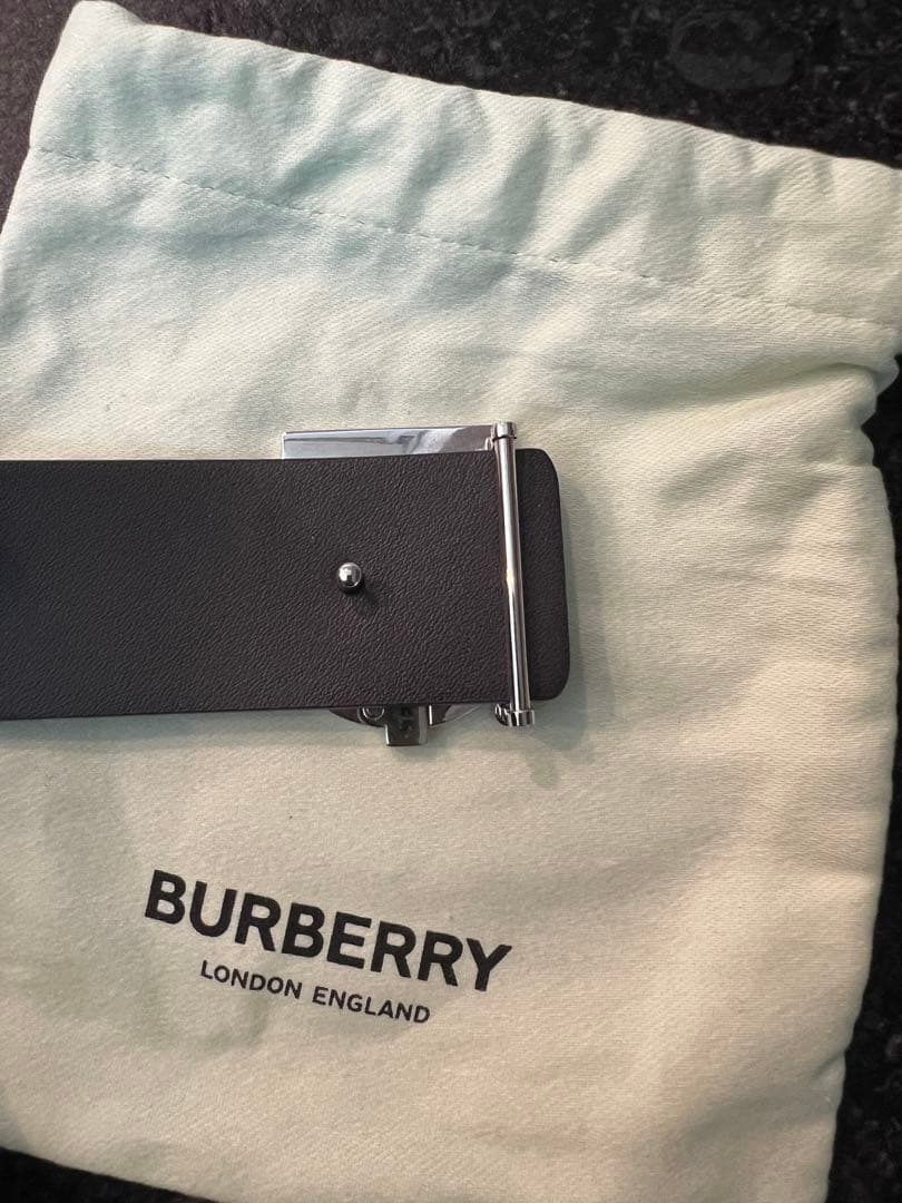 BURBERRY ブラックレザーベルト TBロゴ 保存袋付き