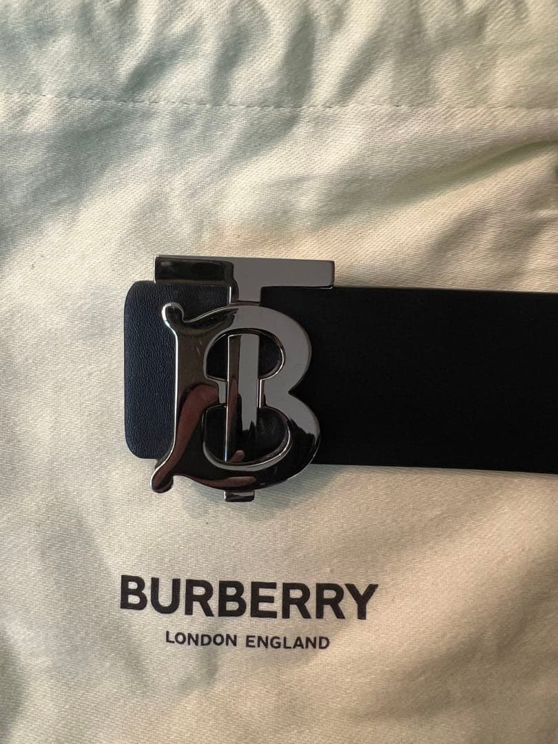 BURBERRY ブラックレザーベルト TBロゴ 保存袋付き