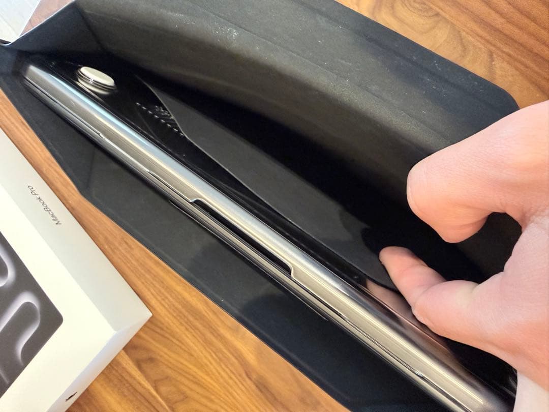 MacBook pro M4 32GB 1TB、MOFTケース、ハードケース付き