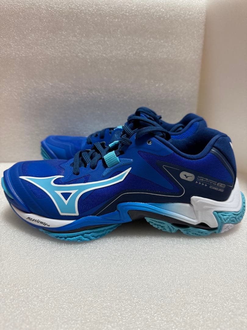 Mizuno WAVE LIGHTNING Z8 バレーボールシューズ 23.0