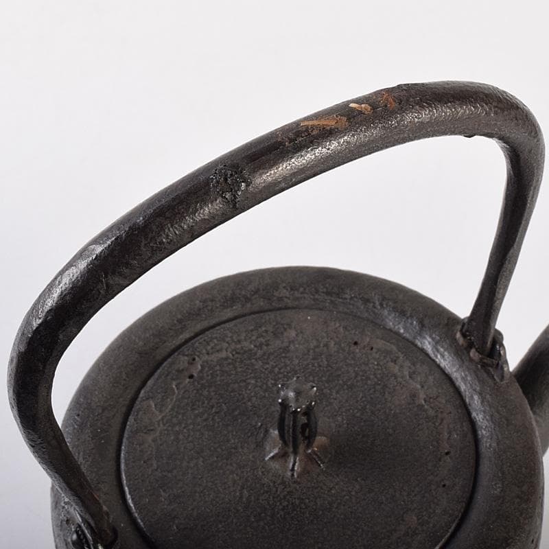 煎茶道具　南部鉄器　金澤雀州造　薄文　筒形　鉄瓶　鉄壷　D　R7746