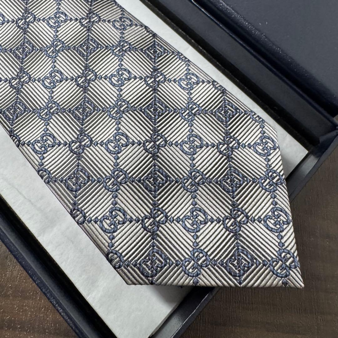 定価3.6万 近年モデル GUCCI グッチ GG柄 ネクタイ 蜂 シルバー