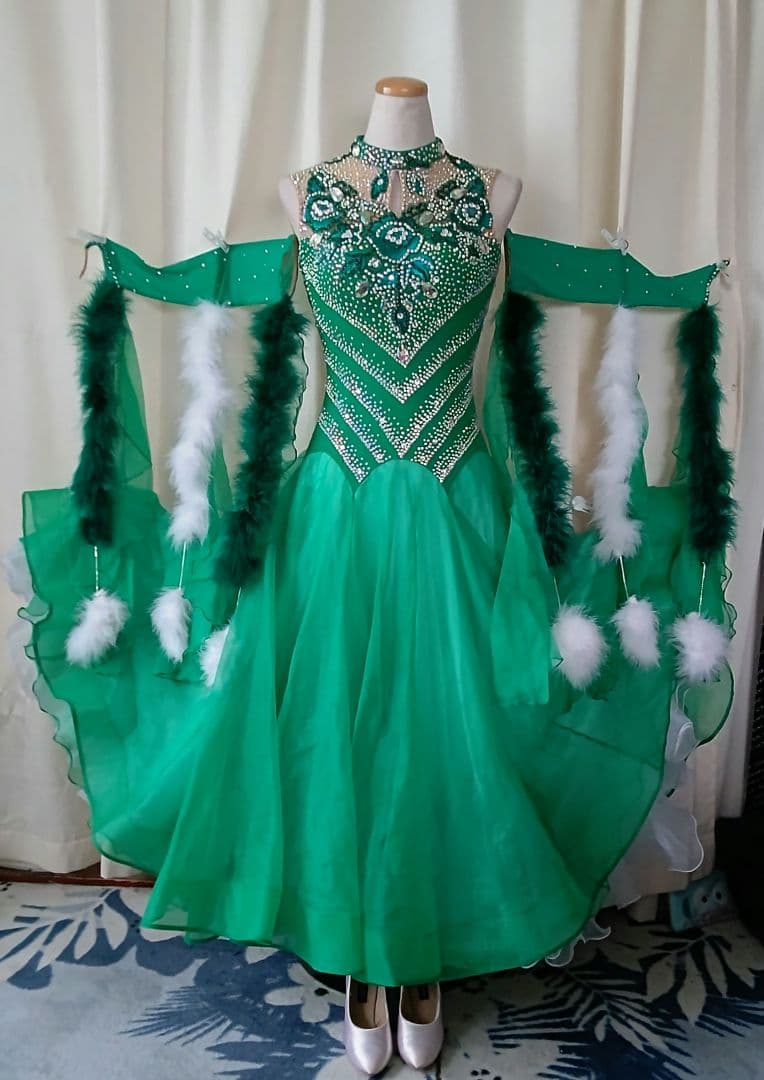 社交ダンスドレス！Gentil社スタンダードドレス！グリーン！