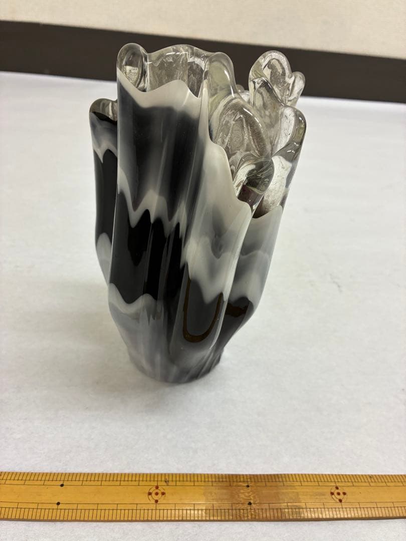 フリルガラス花瓶　花器