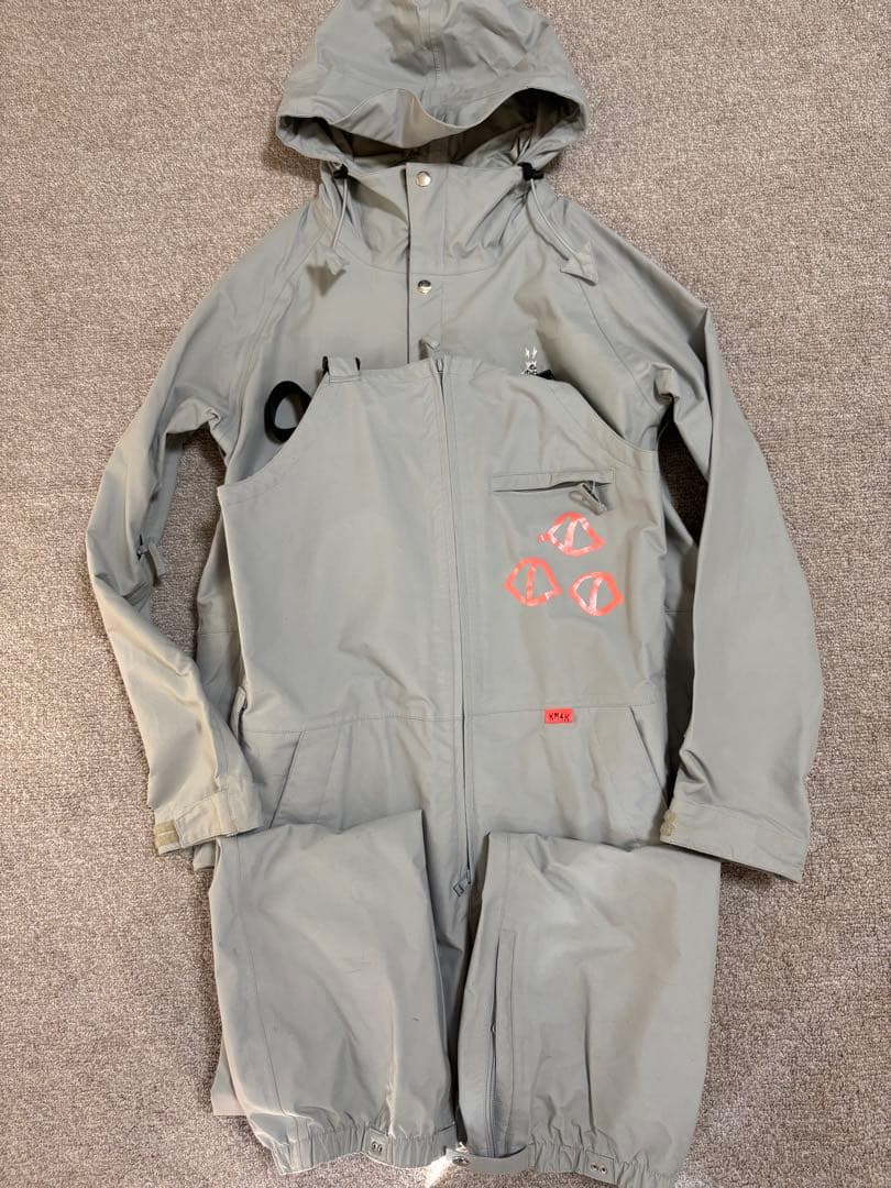 KM4K ウェア　グレー　上下　上Mサイズ　下Sサイズ