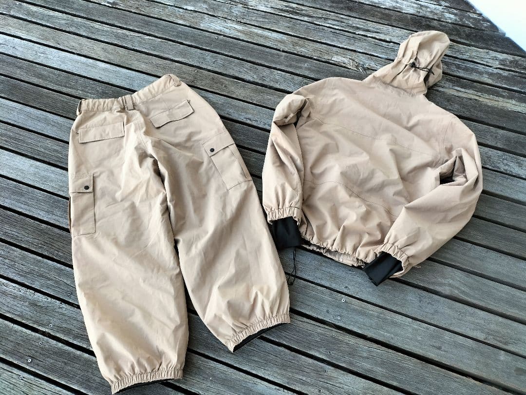 美品NOMADIKノマディック　L　スノーボードウェア 上下セット