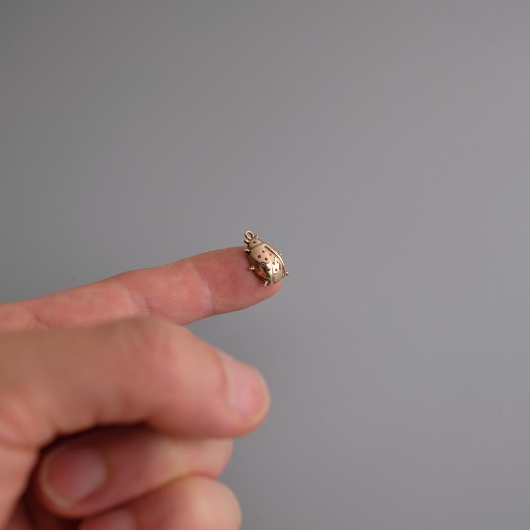 フランス製 ヴィンテージ 9Kてんとう虫チャーム エナメル細工 幸運1960年