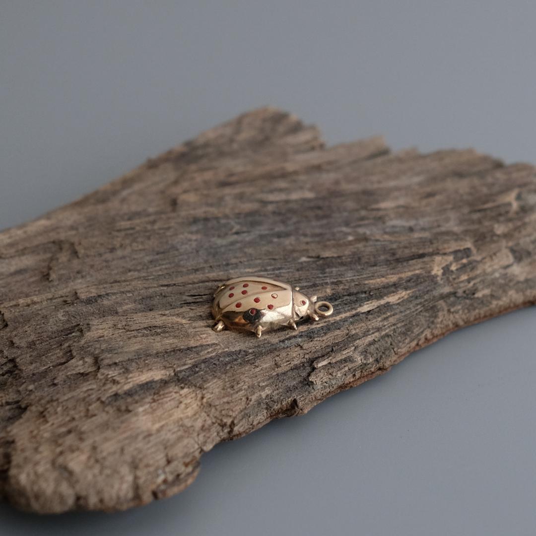 フランス製 ヴィンテージ 9Kてんとう虫チャーム エナメル細工 幸運1960年